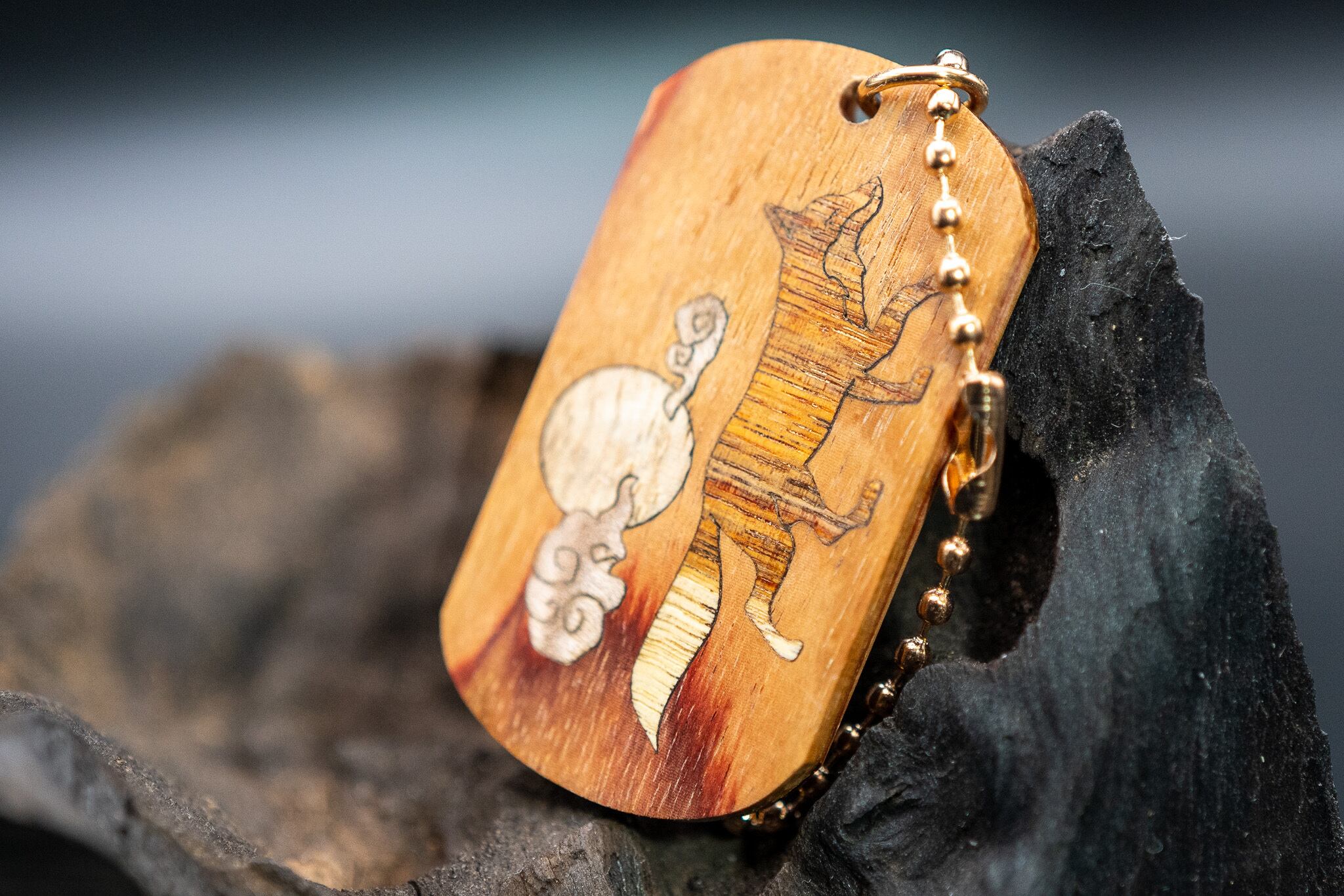 【 木材の女王】チューリップウッド ドッグタグ 象嵌 十五夜きつね