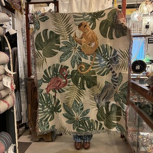 TOPANGA Homefurnishing Botanical Animal Throwket　ボタニカルアニマルスローケット　130×160cm　ベージュ　フラミンゴ　ナマケモノ　ワオキツネザル　　ソファカバー　ベッドカバー　ブランケット　カーテン