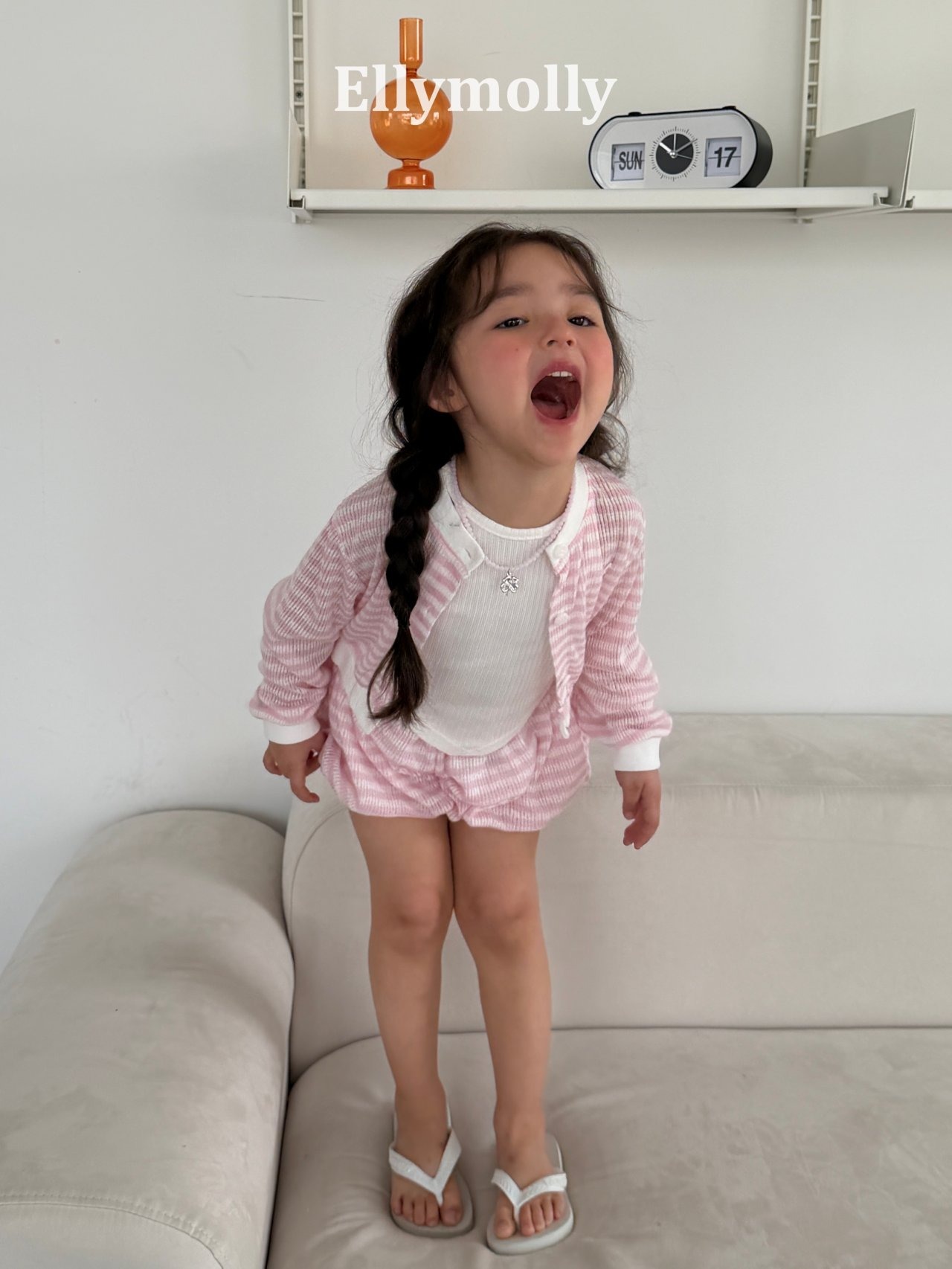 [ELLYMOLLY] Clean V-Cut Sleeveless / [엘리몰리] 클린브이컷나시