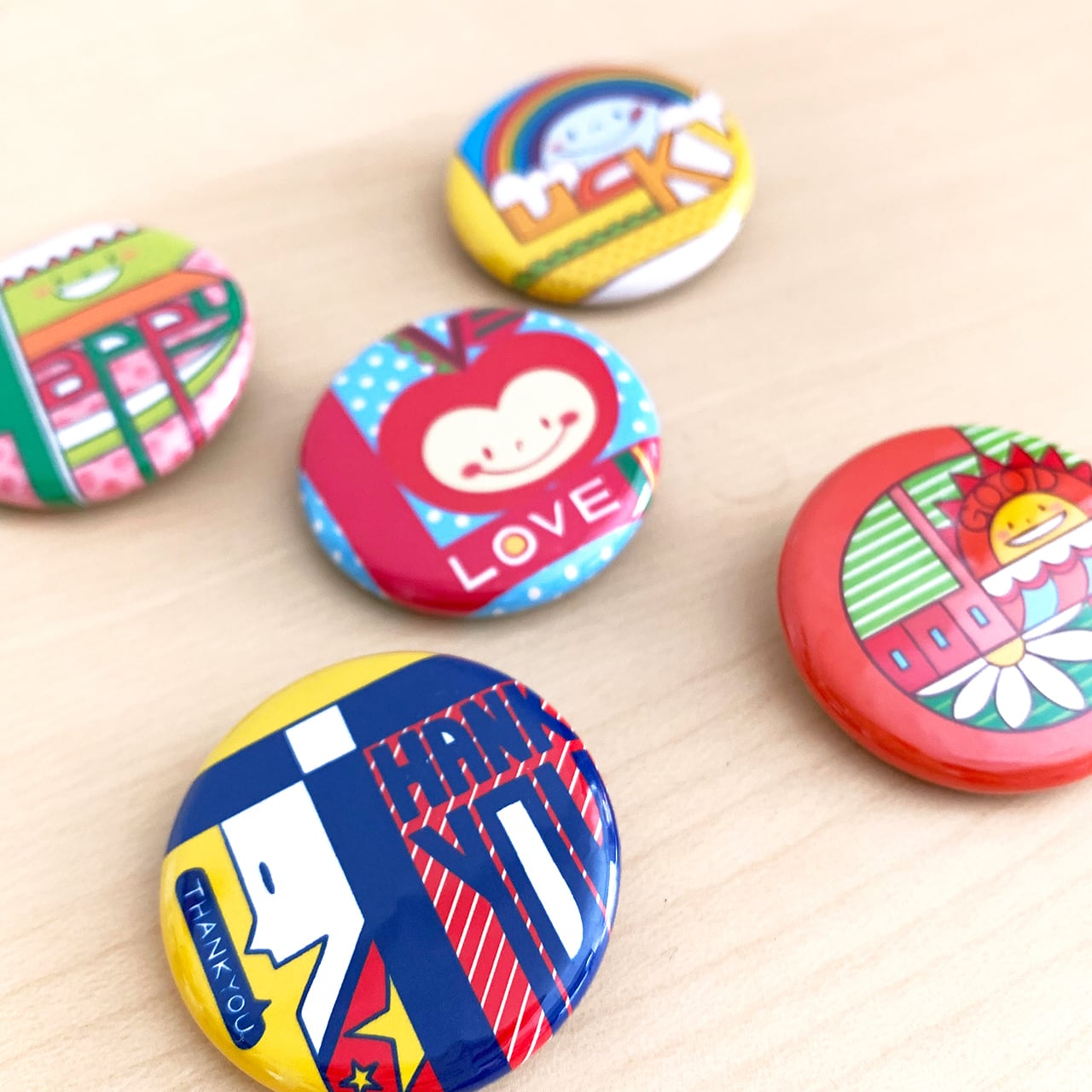 缶バッジセット】 ・Love ・Thank You ・Happy ・Good ・Lucky