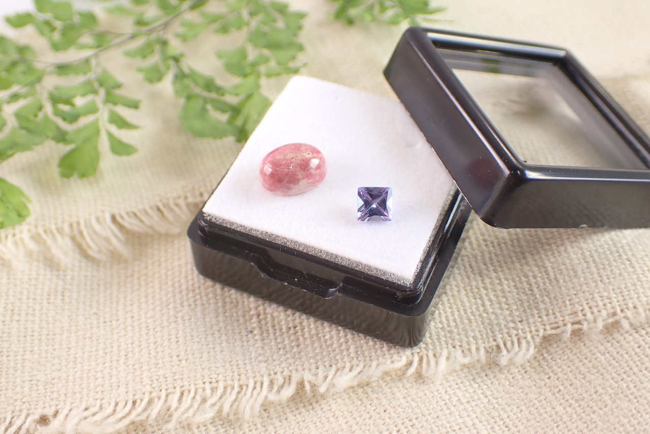 ゾイサイトセット(タンザナイト×チューライト)　0.36ct/1.88ct　[C10‐90]