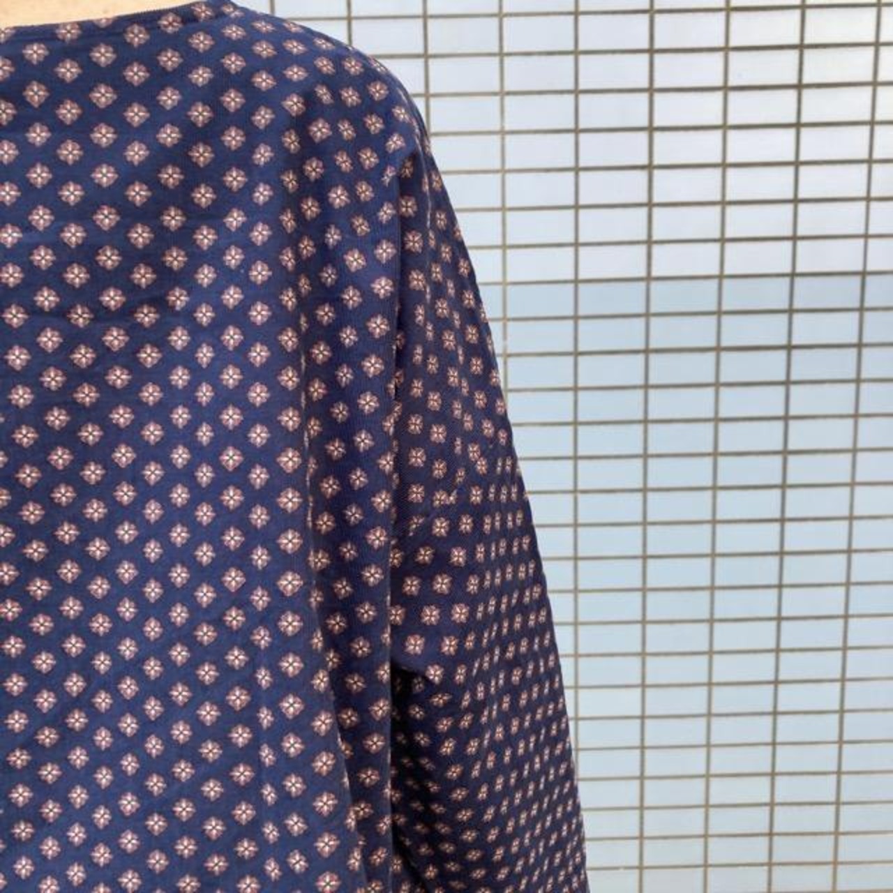 ICHI（イチ）　小紋柄ブラウス　ネイビー