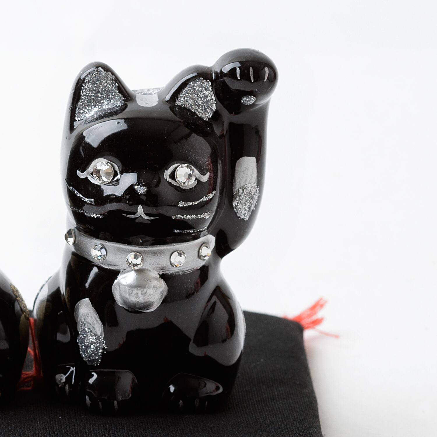 幸運招き猫 / ペア猫 / Sサイズ / 座布団付き / 黒(BLACK) | goenneko