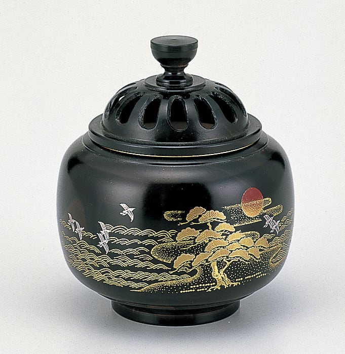 玉胴型香炉 日ノ出松蒔絵