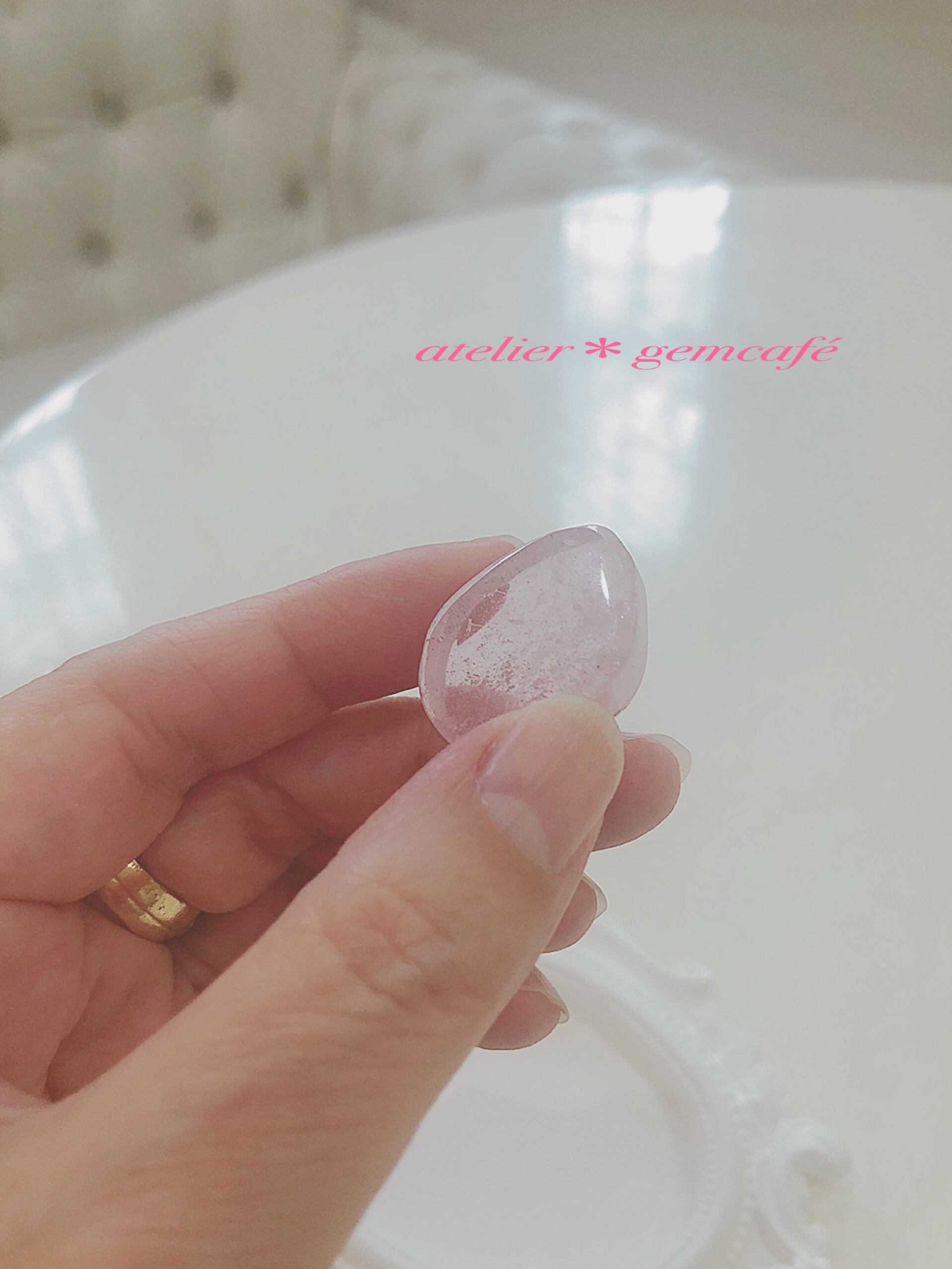 手のひら鉱物 クンツァイト 2