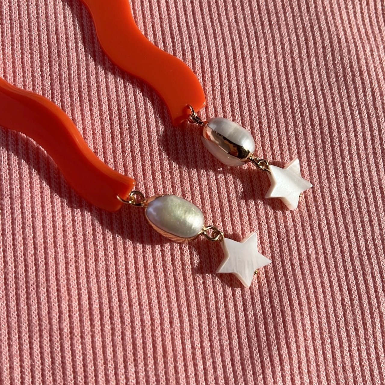 ウェーブロングピアス / イヤリング