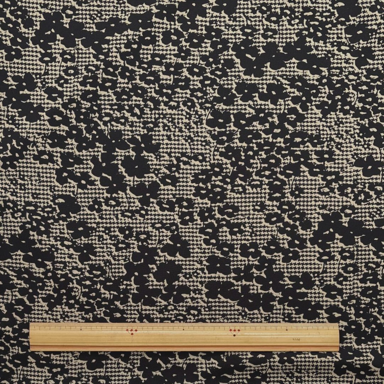 ★TC148◆3m◆プリントニット生地◆花柄◆ブラック×ベージュ系