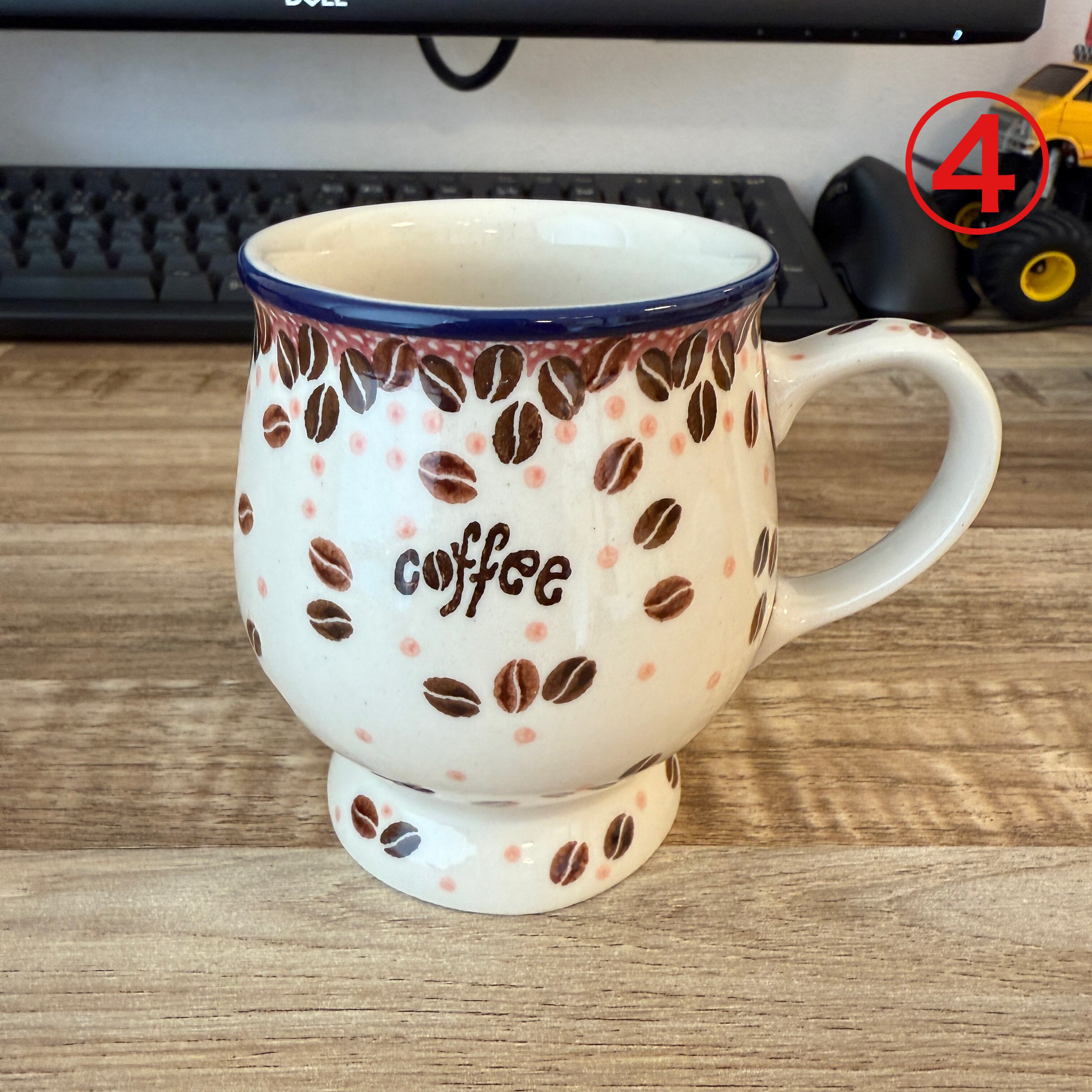 専用商品）コーヒー豆柄 足つきマグカップ | ポーリッシュポ タリーの