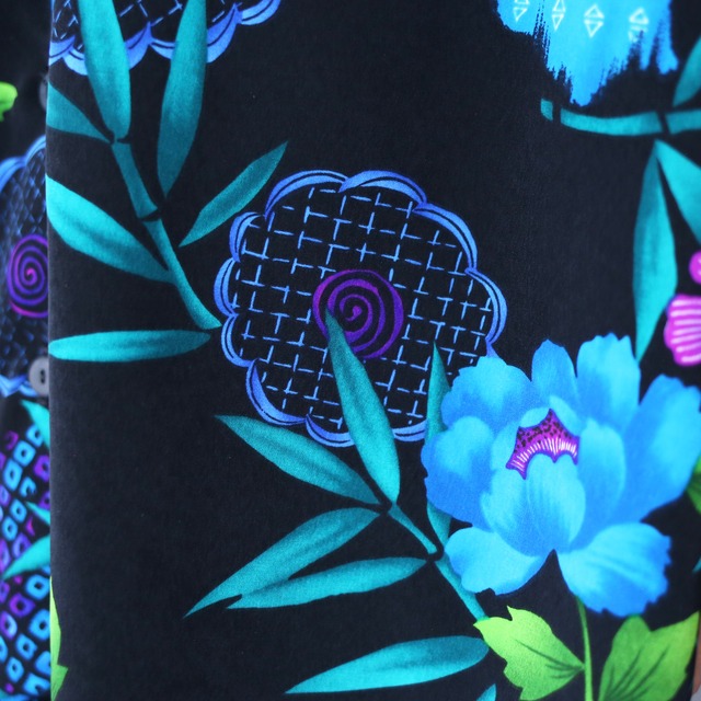 "花柄" black base beautiful blue flower pattern over silhouette h/s shirt