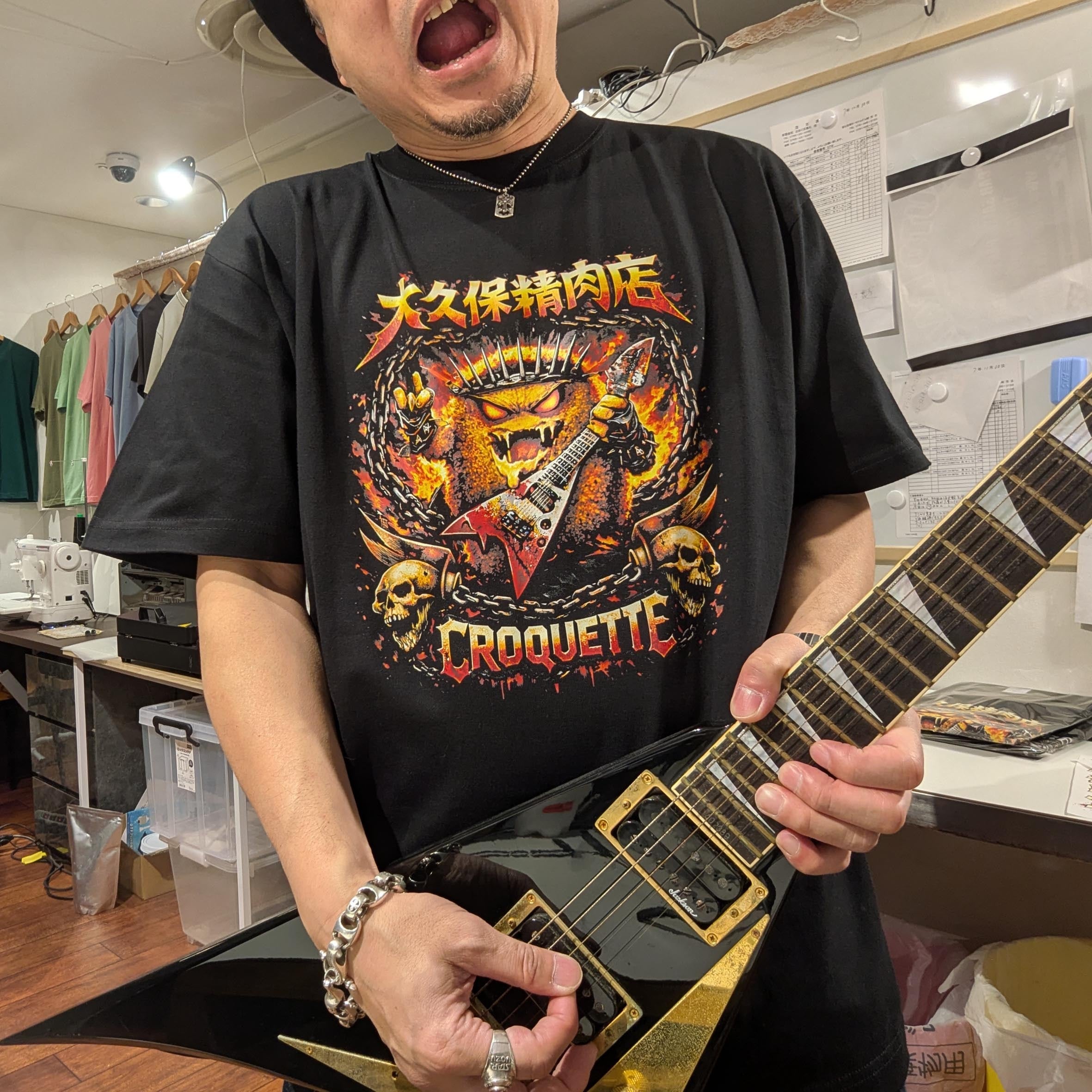 【大久保精肉店】メタコロ君Tシャツ【魂のコロッケ】