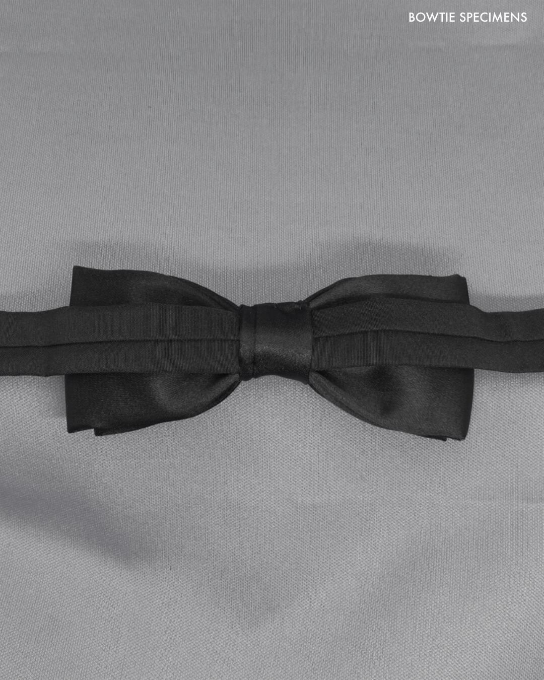 スタンダード・バタフライ (ブラックサテン/ソリッド) 作り結び型〈蝶