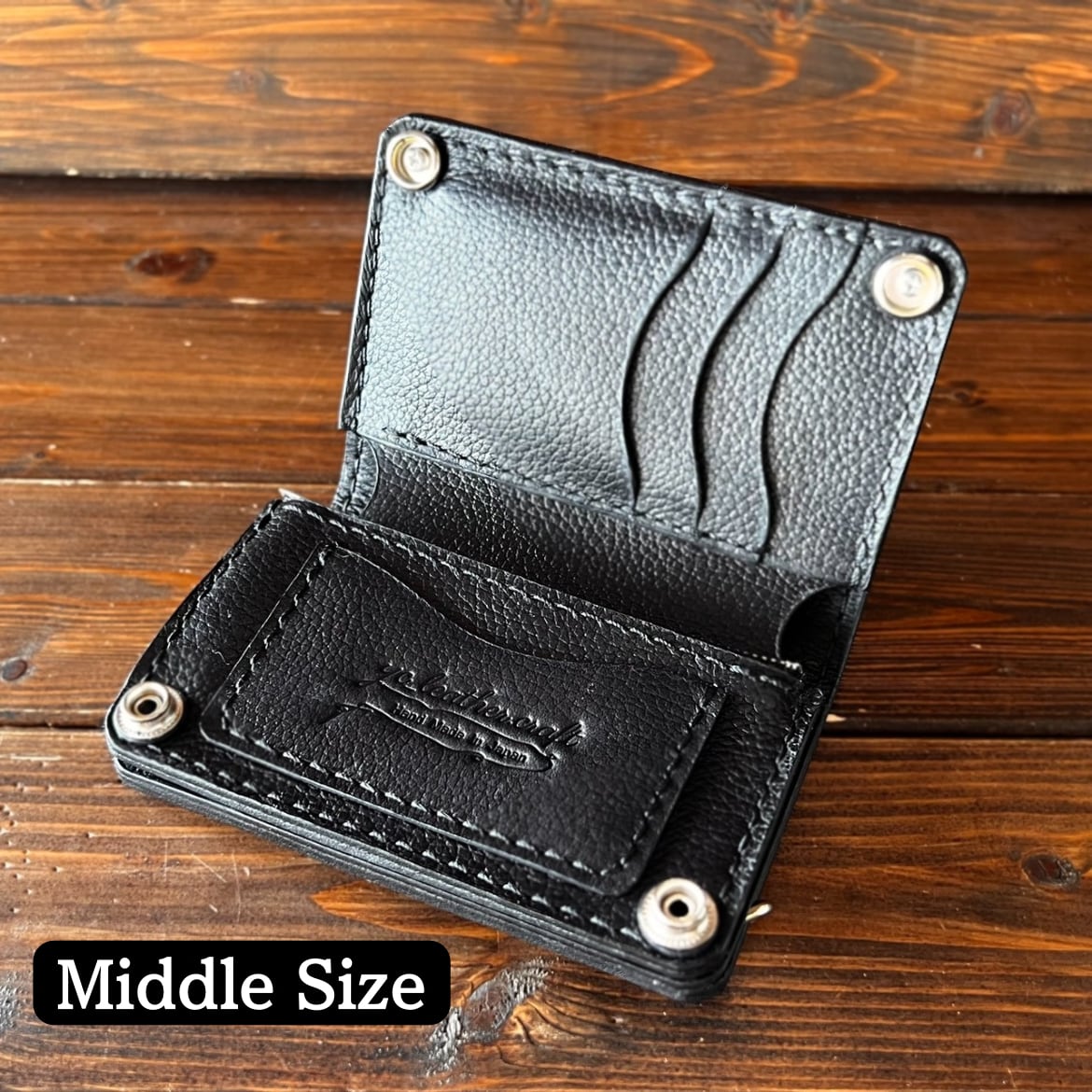 【Trucker Wallet“THE RUGGED”—MIDDLE/シュリンク型押し】