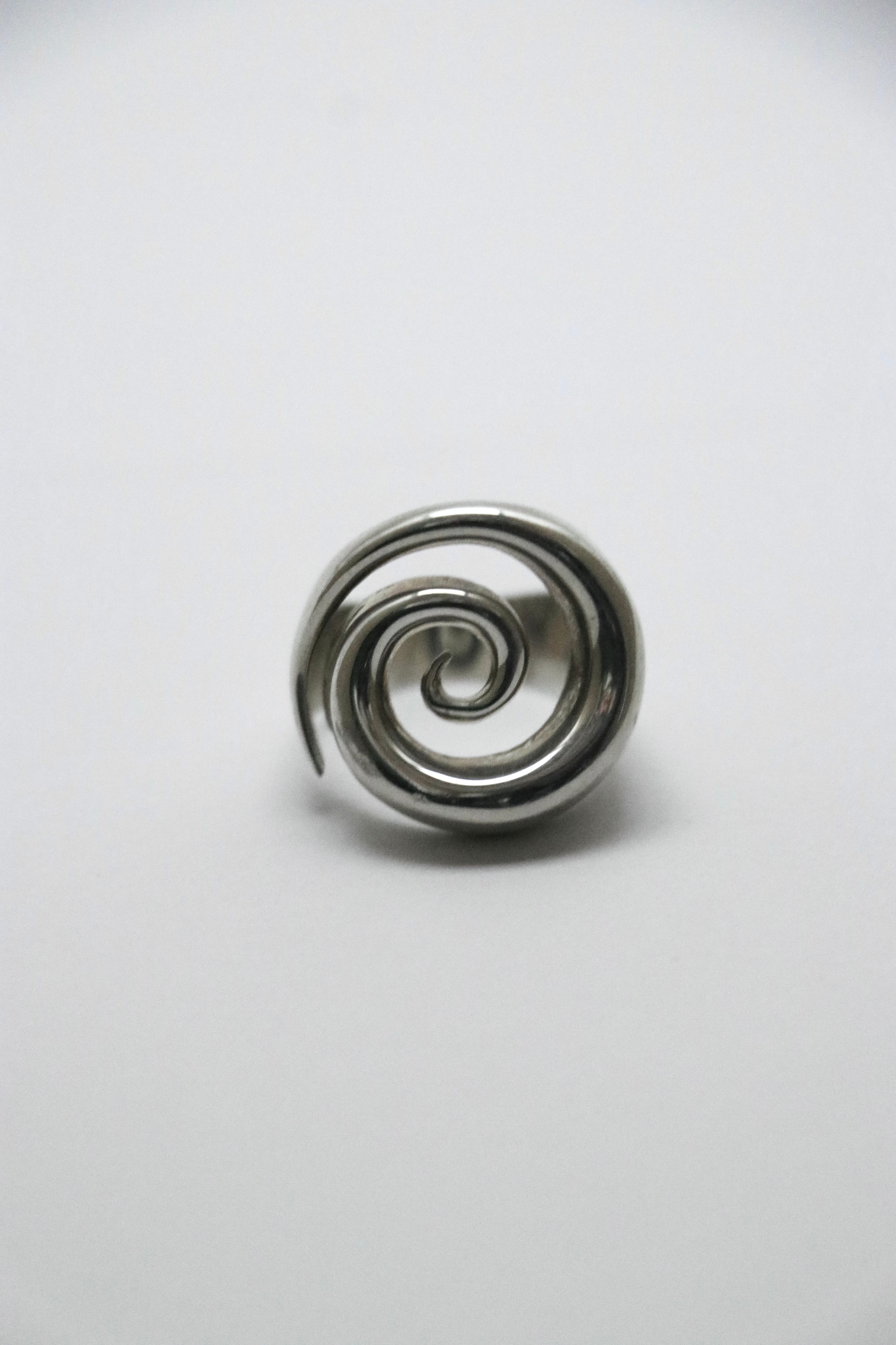 Le Chic Radical Spiral ring | remixstore powered by BASE