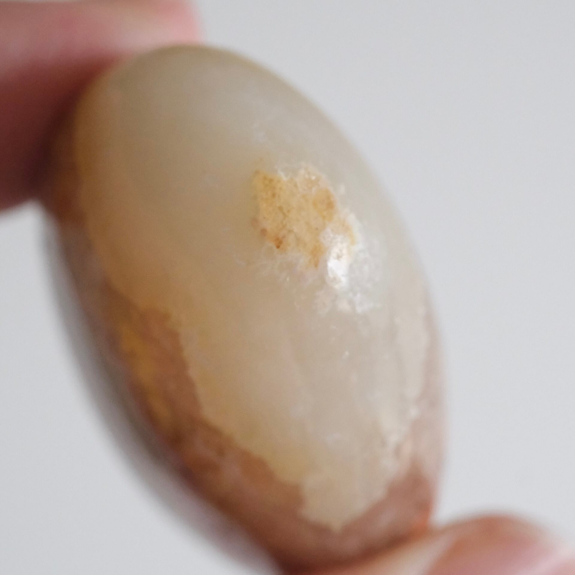 イエロークレイジーレースアゲートの小さな握り石 〇 縞瑪瑙（しま