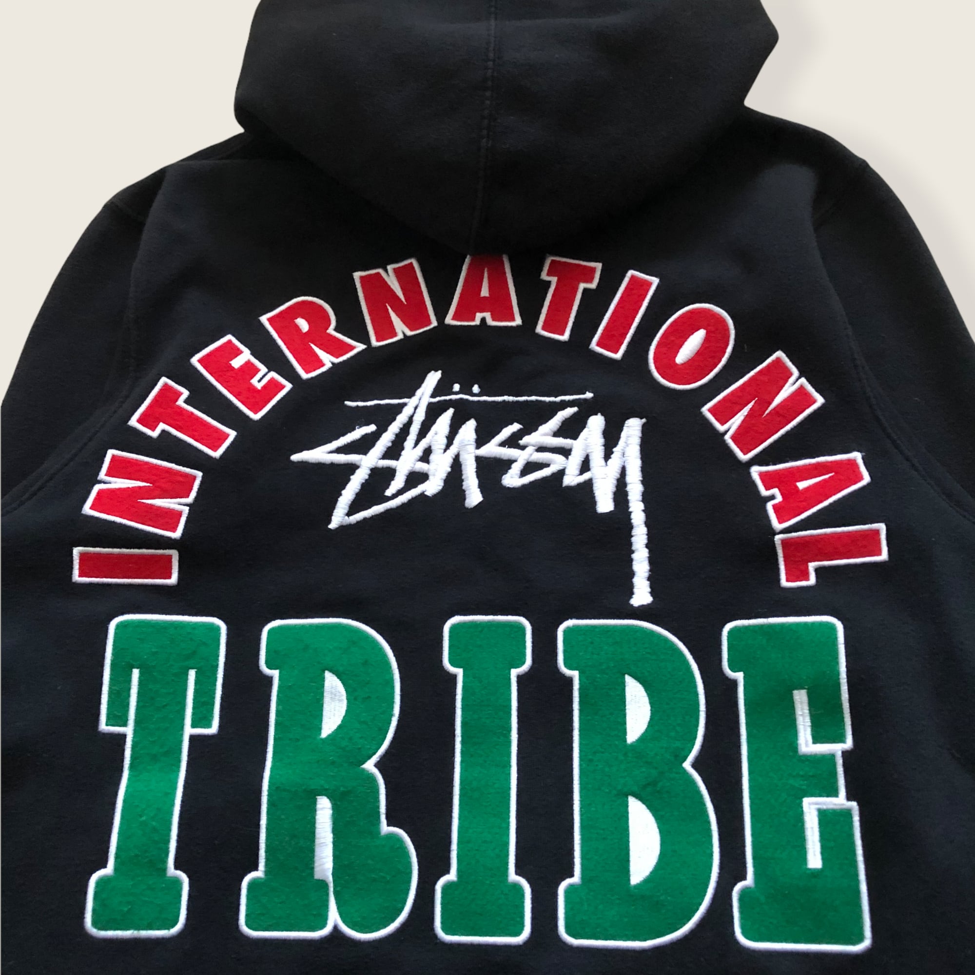 人気!【STUSSY】ビック刺繍ロゴデザインジップアップパーカー | 古着