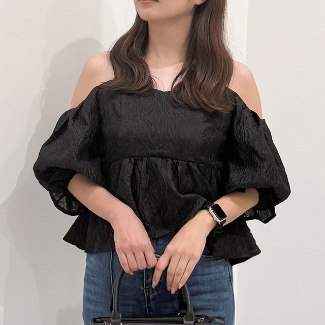 ペプラムオフショルトップス