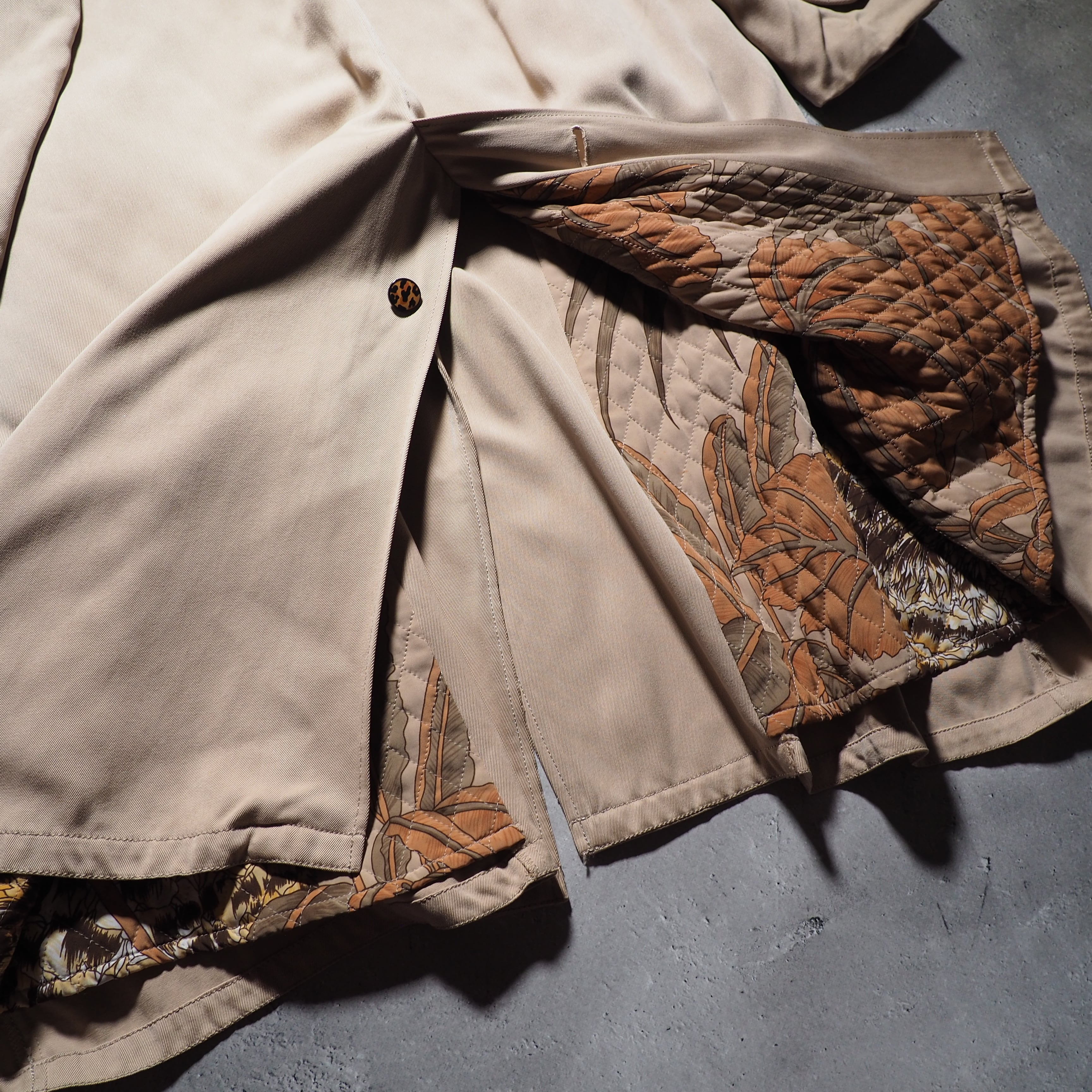 1990s Animal hand painted × Brilliant lining vintage long coat