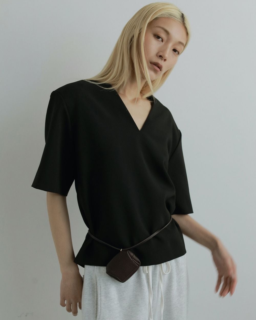 anuke Powershoulder Vneck Tops 62520409 | AMBIENT SHARE
