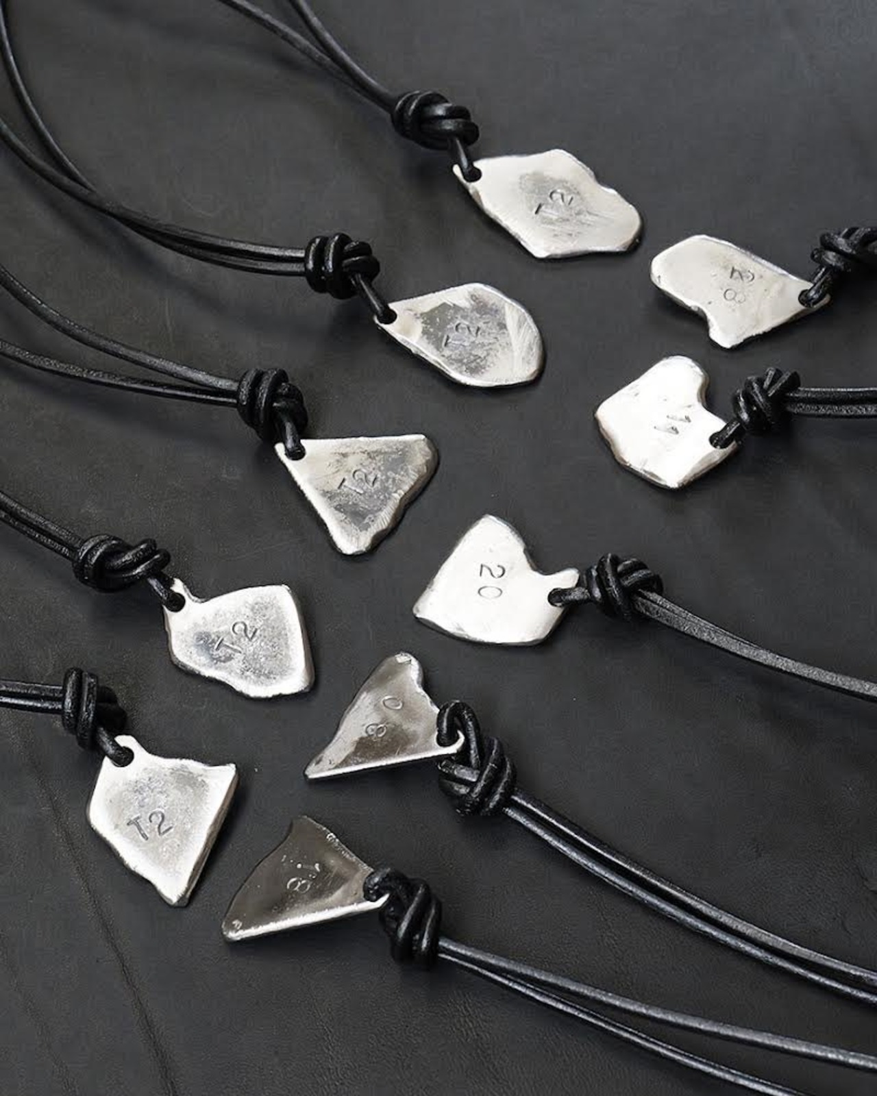 T2 アイアンネックレス　シリアルナンバー入り　限定品