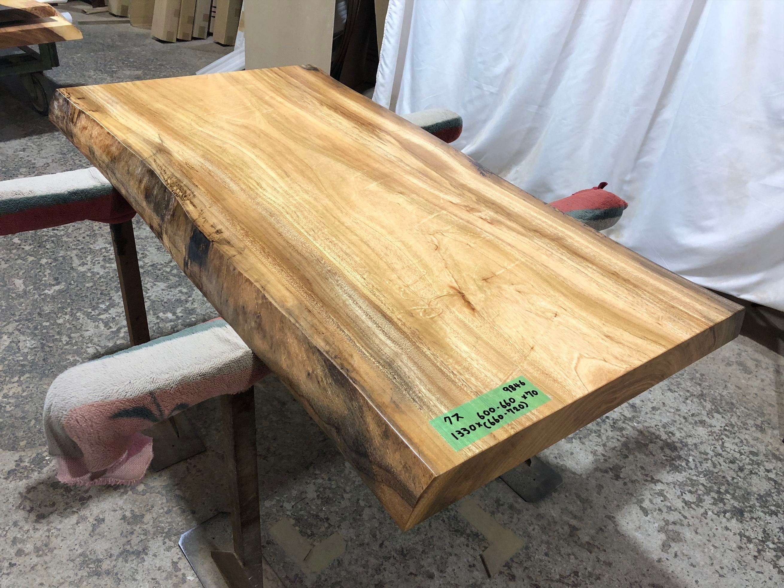 クス9846 楠 一枚板無垢材 1330x600-660x70mm ダイニングテーブル ローテーブル センターテーブル 天板 樟 くすのき