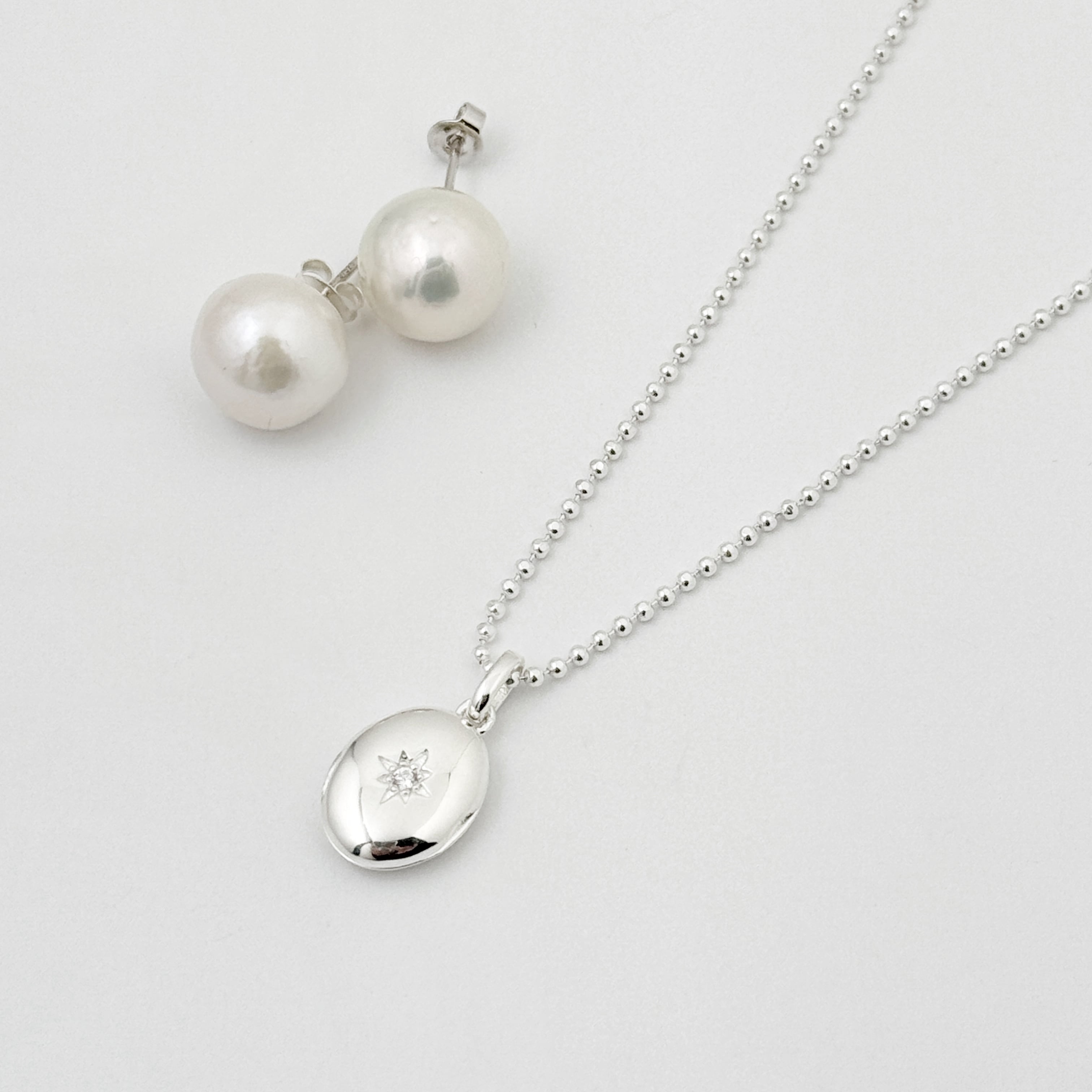 ジルコニア スター オーバル ロケット ペンダント （チェーン