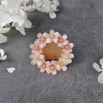 花明かりのブローチ