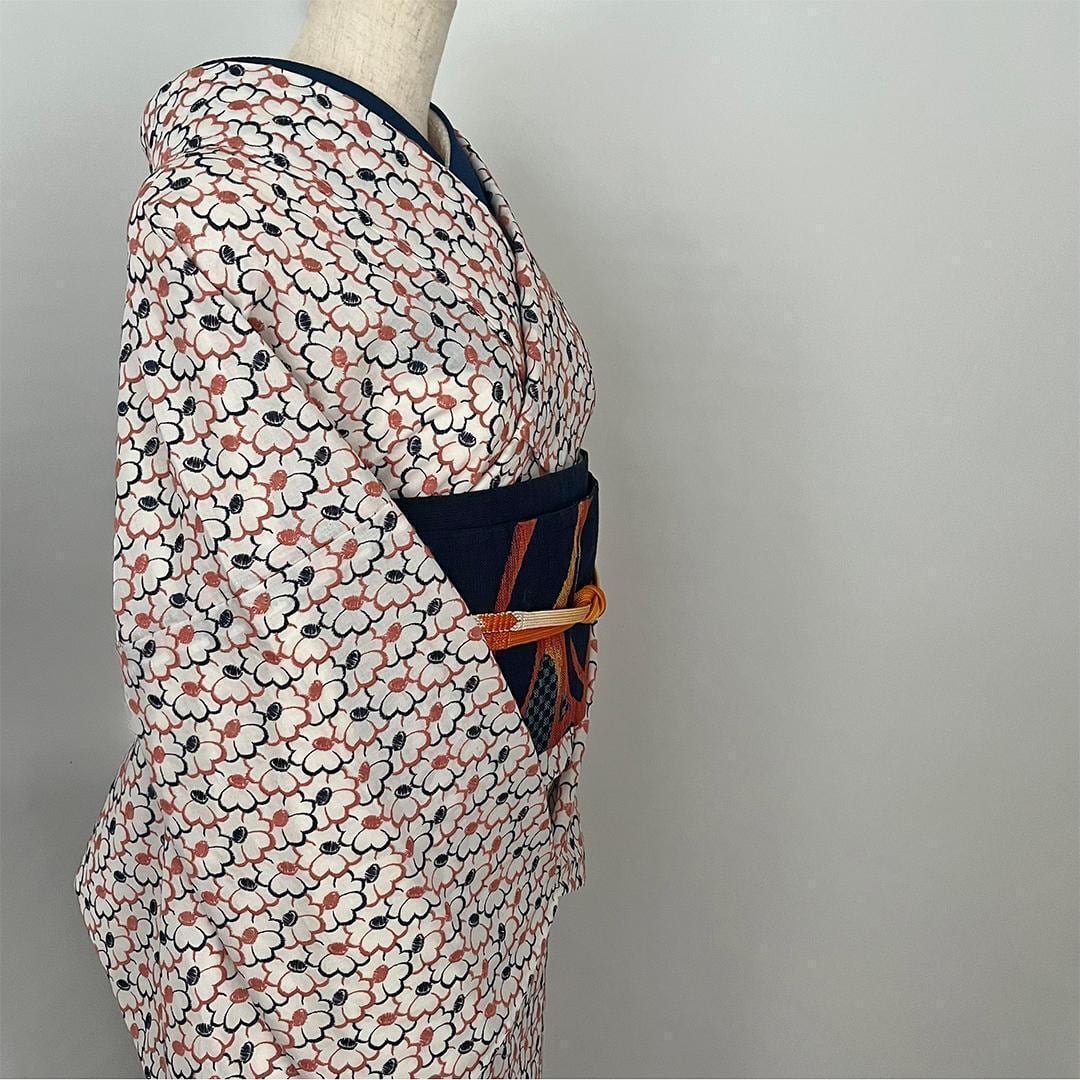 納期1-2ヶ月】 着物 単衣 刺繍 レトロ 白地に紺と橙の花 きもの