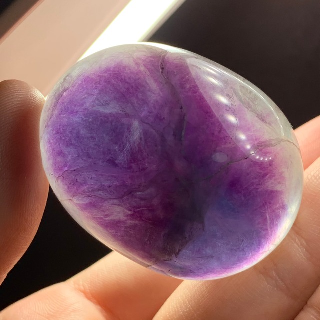 141.可愛い色合い♪フローライトたまご 台座付き