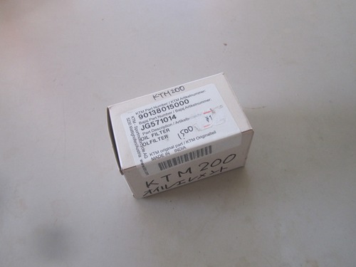 KTM200　オイルエレメント　90138015000　　241208