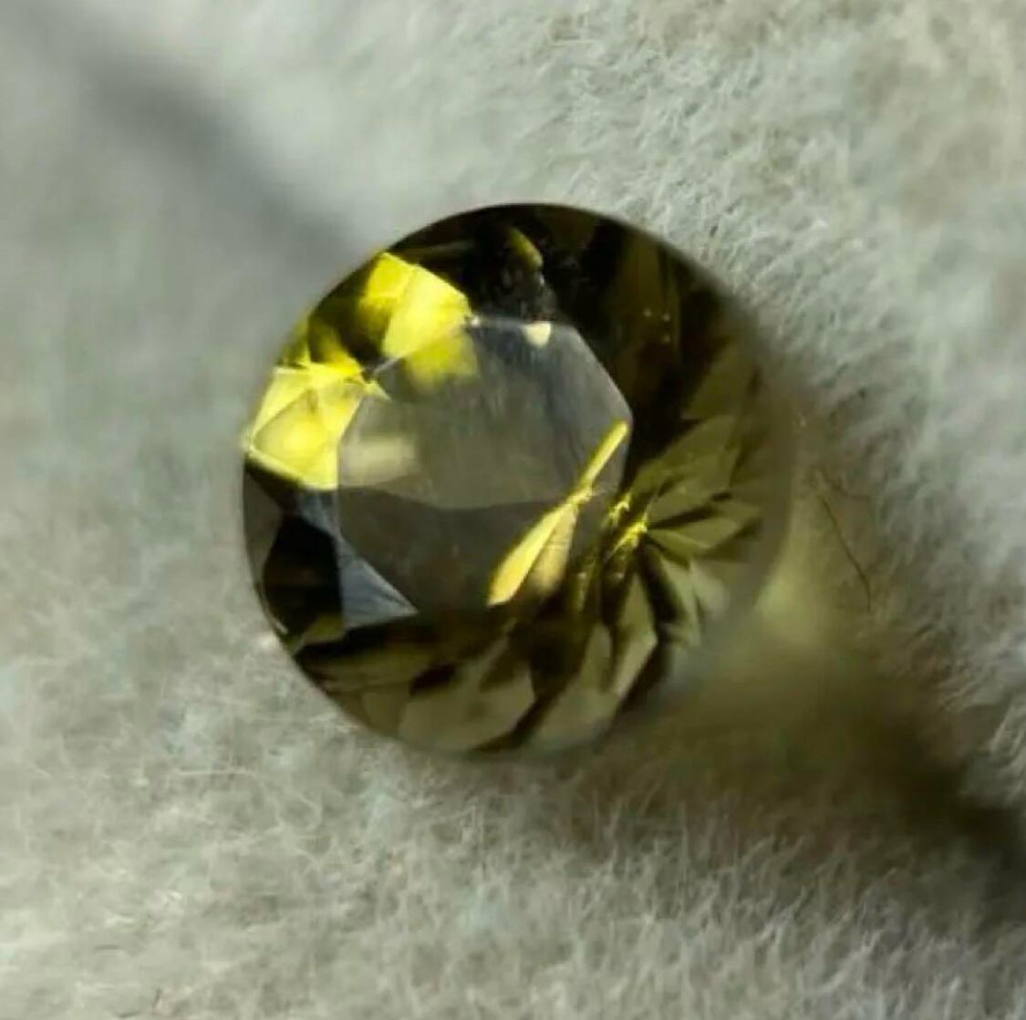 イエロータンザナイト0.60ct 宝石ルースゾイサイトY1