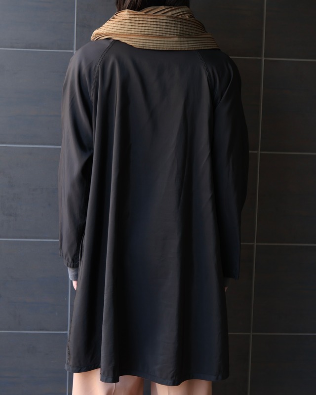 Hood detail spring coat