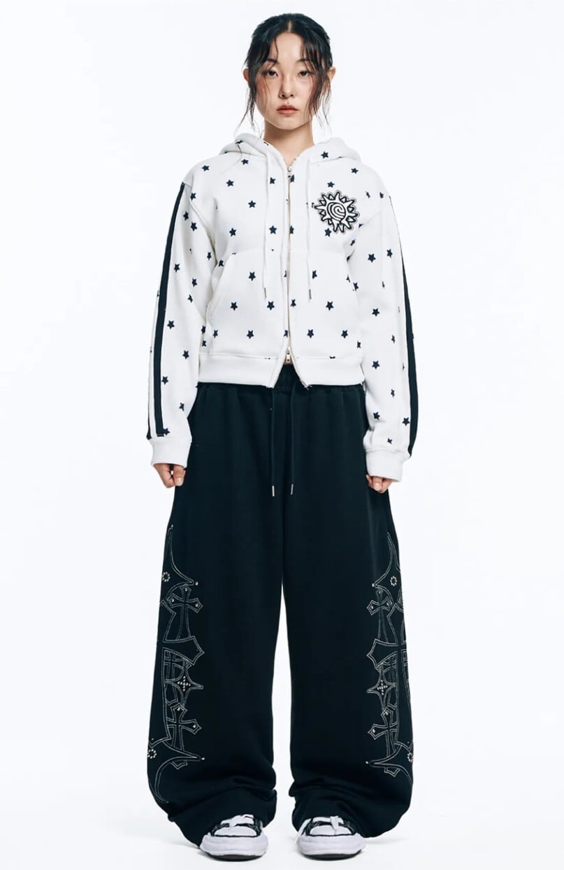 ☆TWICE ミナ 着用！！【EASYNOEASY】Stud Needle Work Sweat Pants