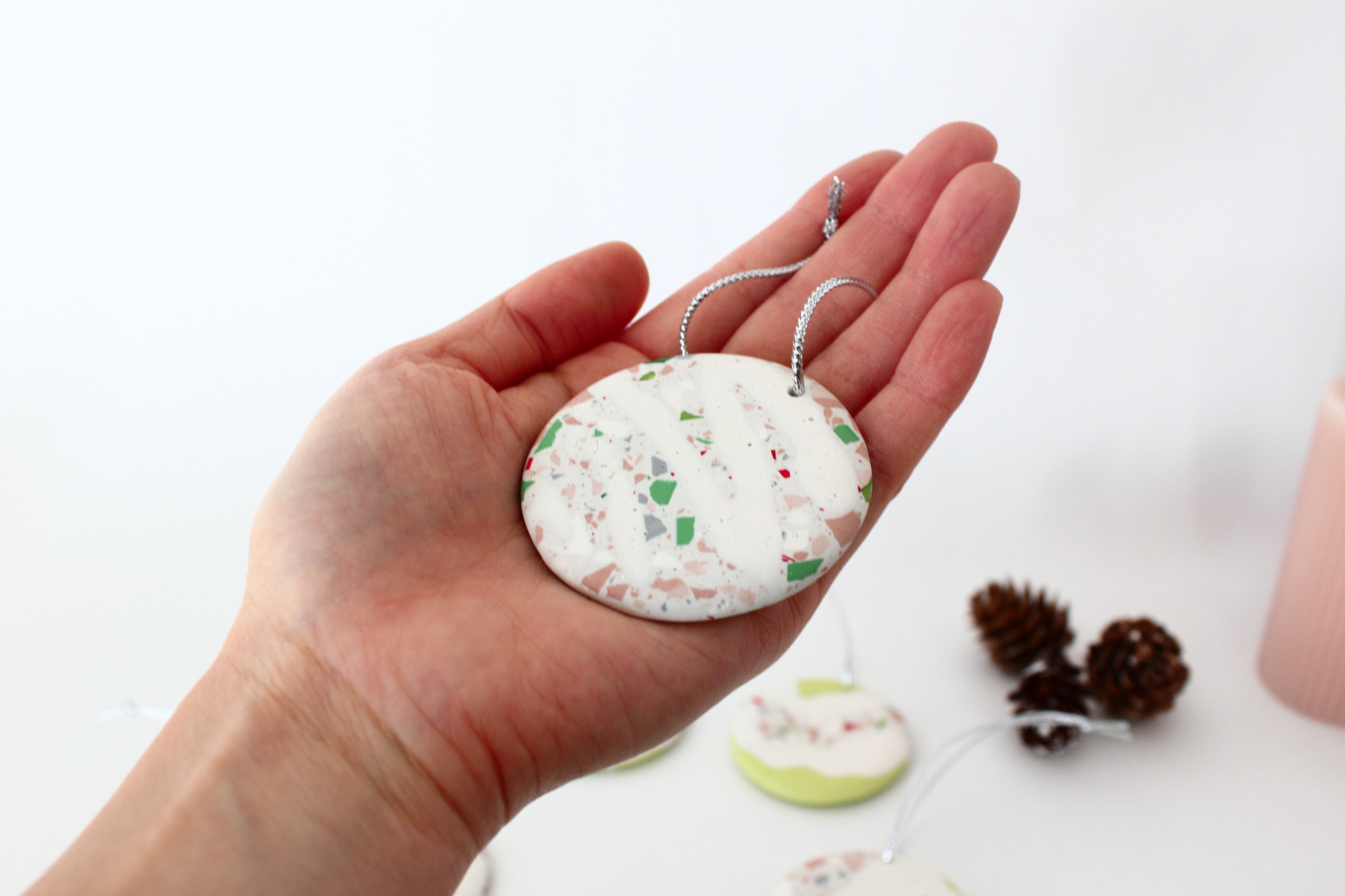 ジェスモナイトの丸いクリスマスオーナメント 6個セット | Risa