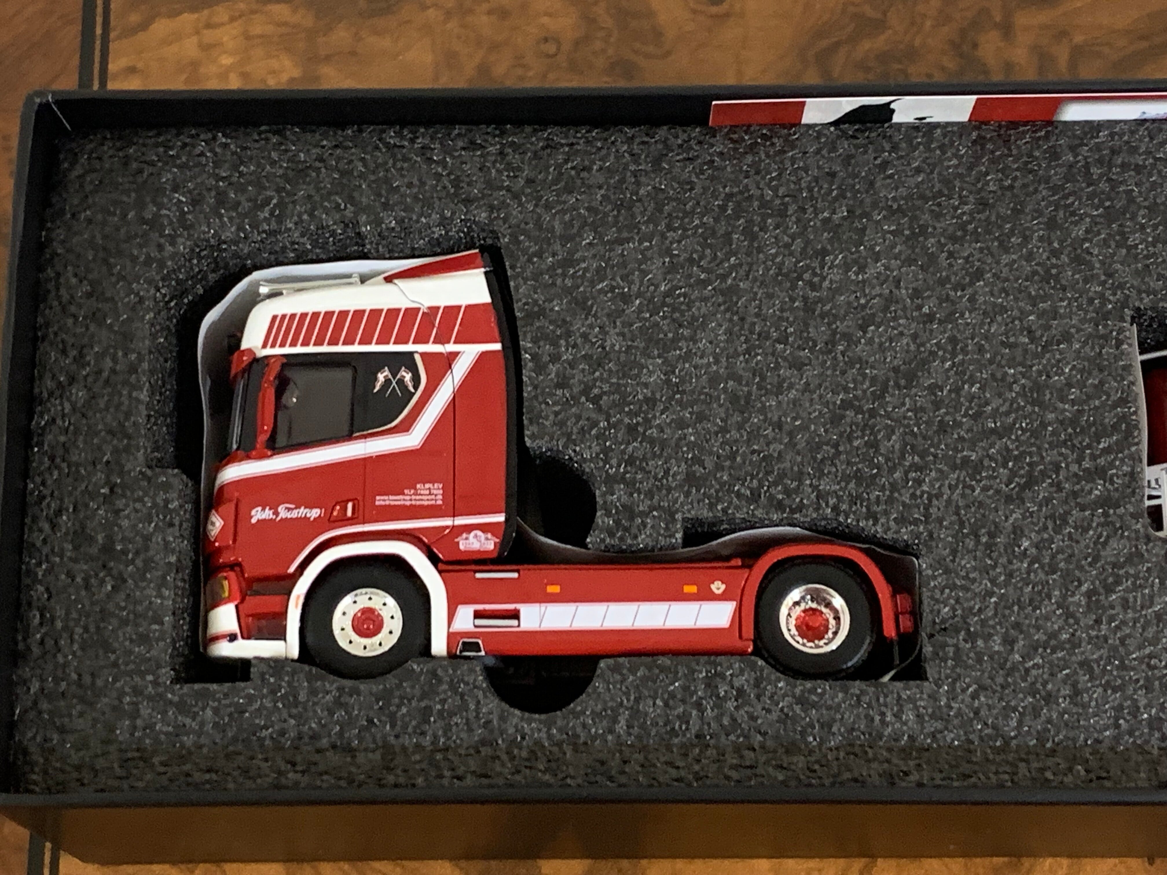 1/50 WSI Johs. Toustrup; SCANIA R HIGHLINE CR20H 4X2 HALF PIPE