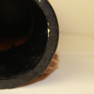 アンティークの時間に花を添える花器