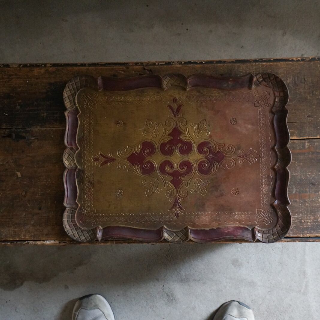 古いイタリアのトレー