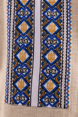 ウクライナ刺繍ヴィシヴァンカ　クロスステッチ手刺繍　Lサイズ　メンズ