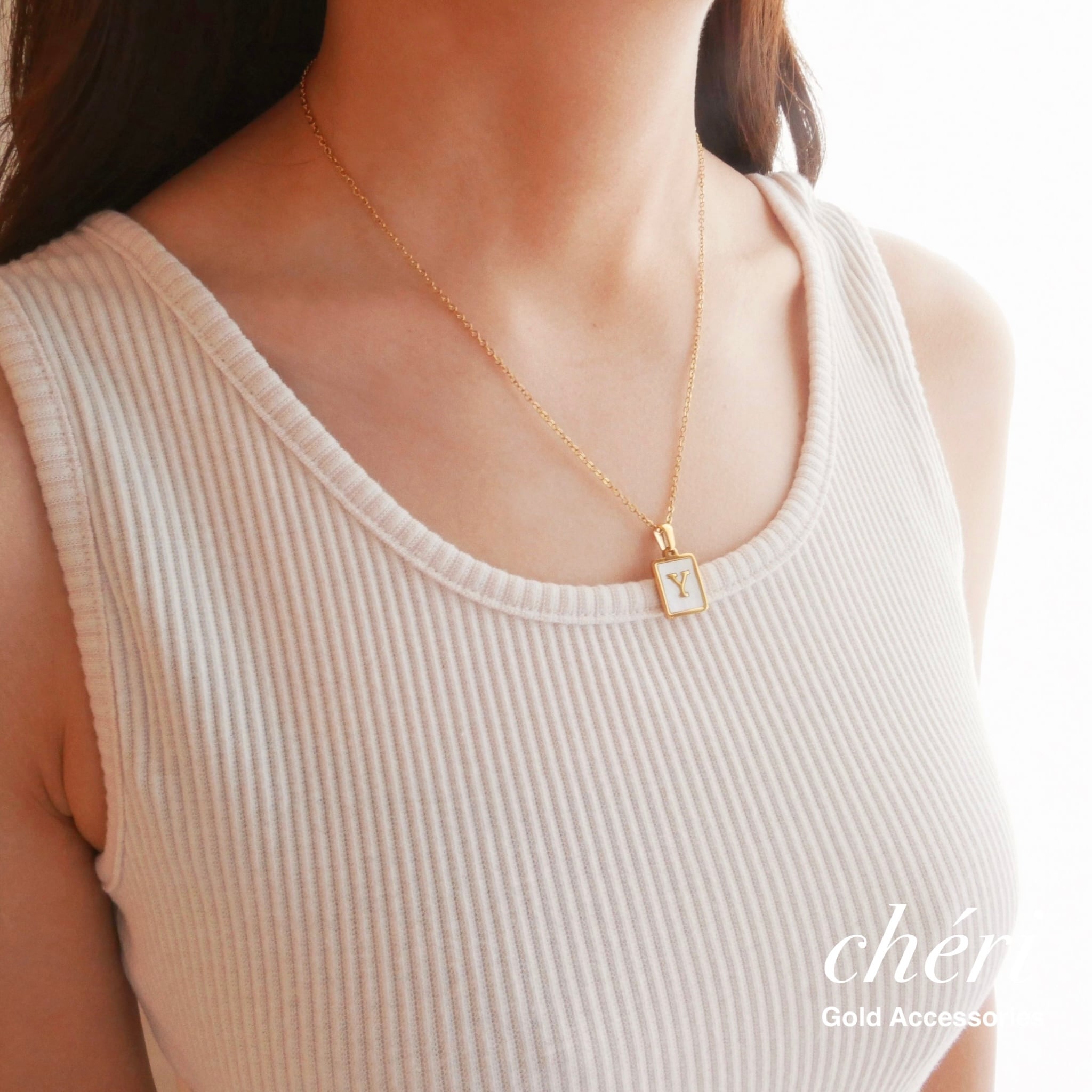 シェルイニシャルネックレス | cheri | ゴールドアクセサリー