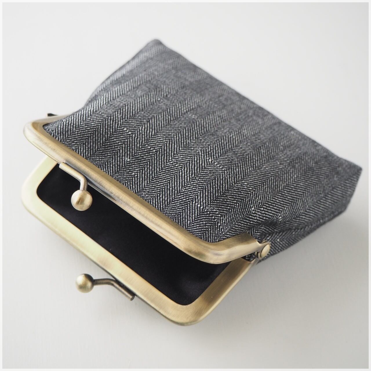 □フランスヴィンテージのがま口コインケース / ヘリンボーングレー