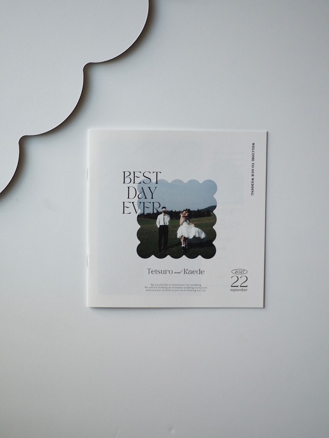 トレンドのウェーブデザイン プロフィールブック｜正方形・8P