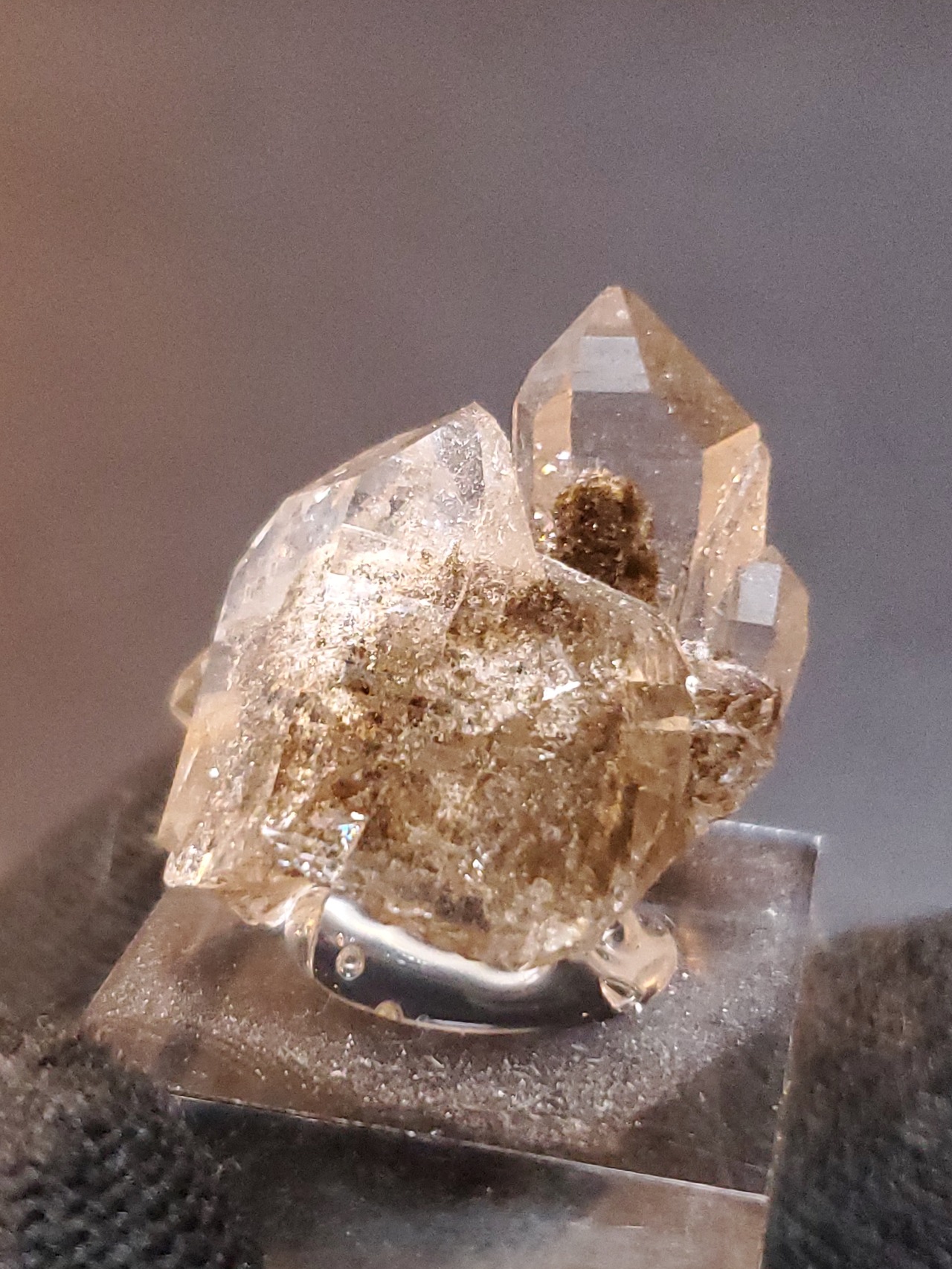 クローライト(緑泥石)in水晶  カリフォルニア産  R4-784