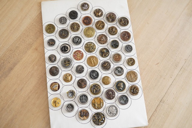 【メタルボタンのシート】