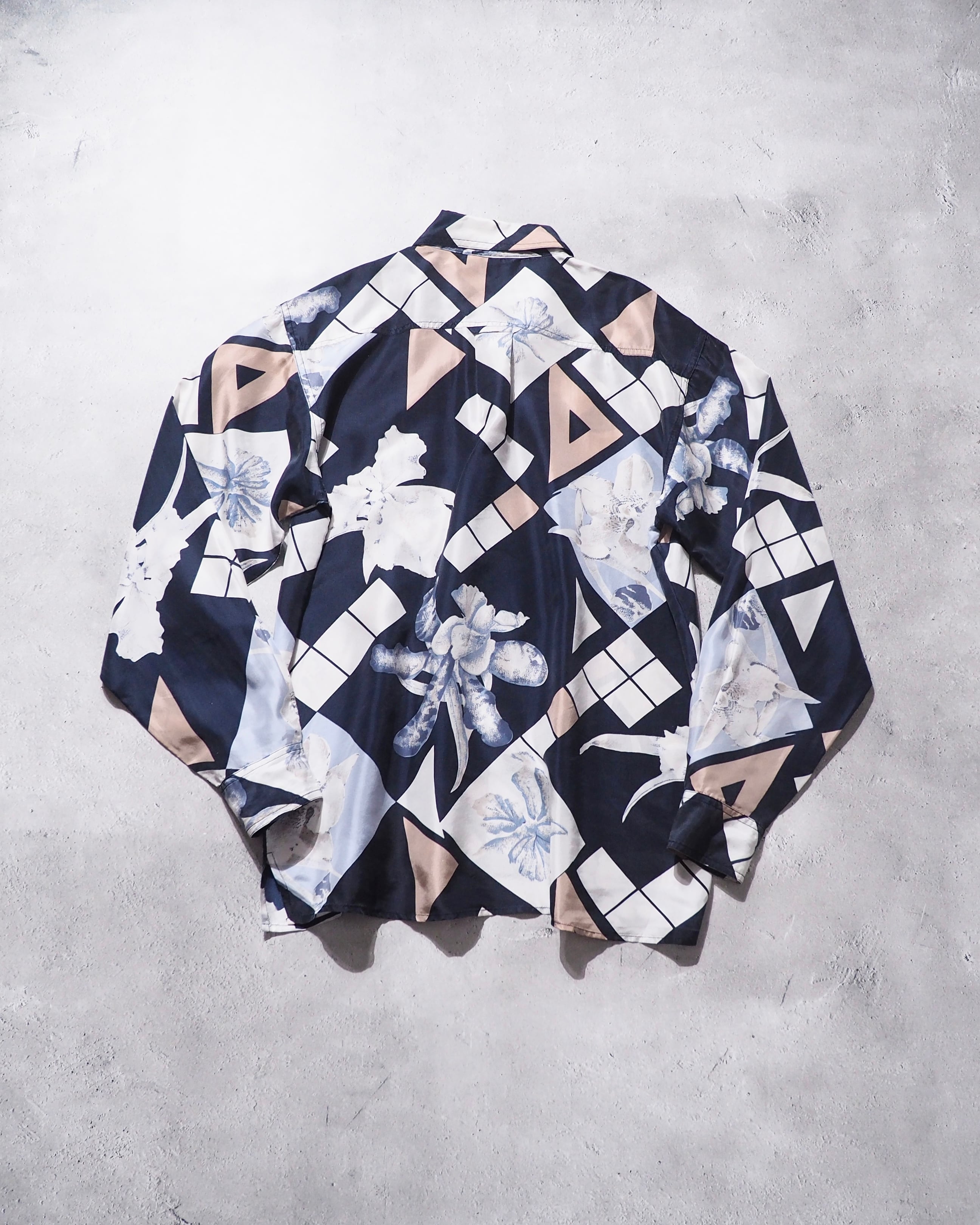 1990s ” 白華 ” Bautiful Flower Full pattern vintage Drape silk shirt