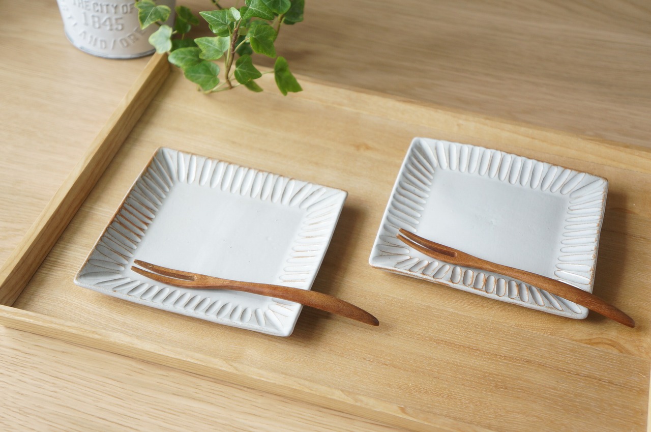 小石原焼　翁明窯元　四角皿（小）アンティークホワイト  しのぎ  ①【37-460】