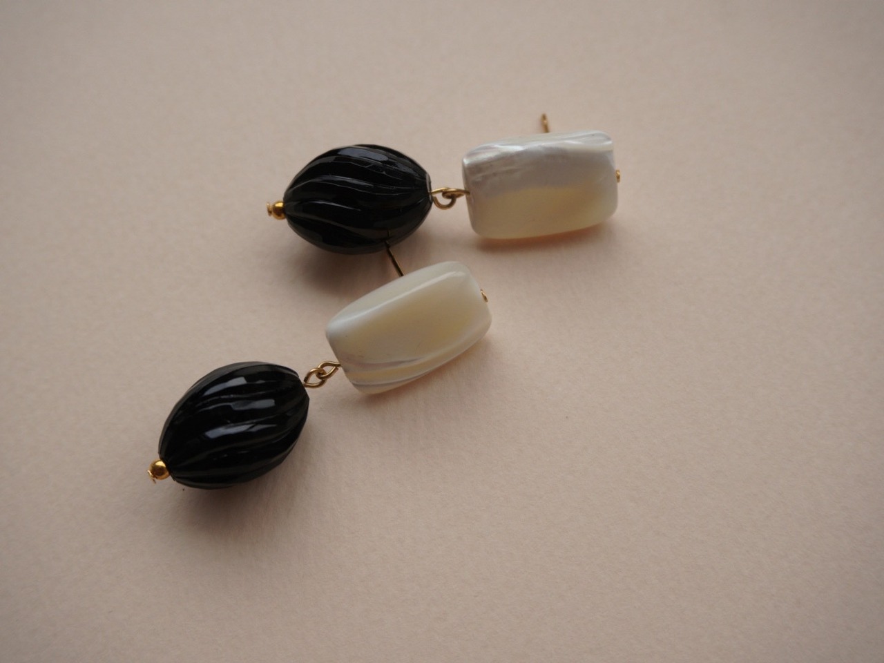 【 WAVE 】mother of pearl & acryl pierce