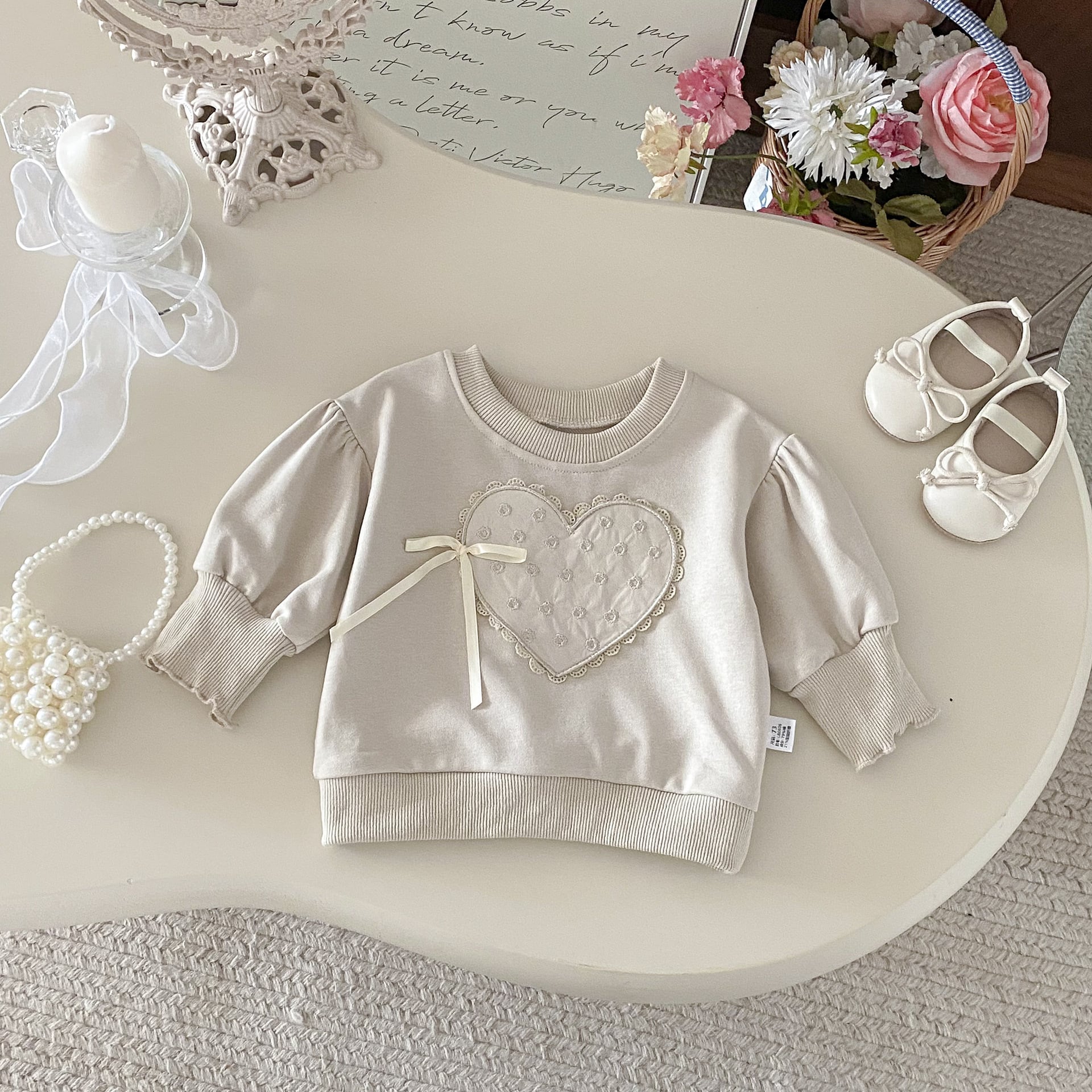 パフスリーブハートリボントレーナー