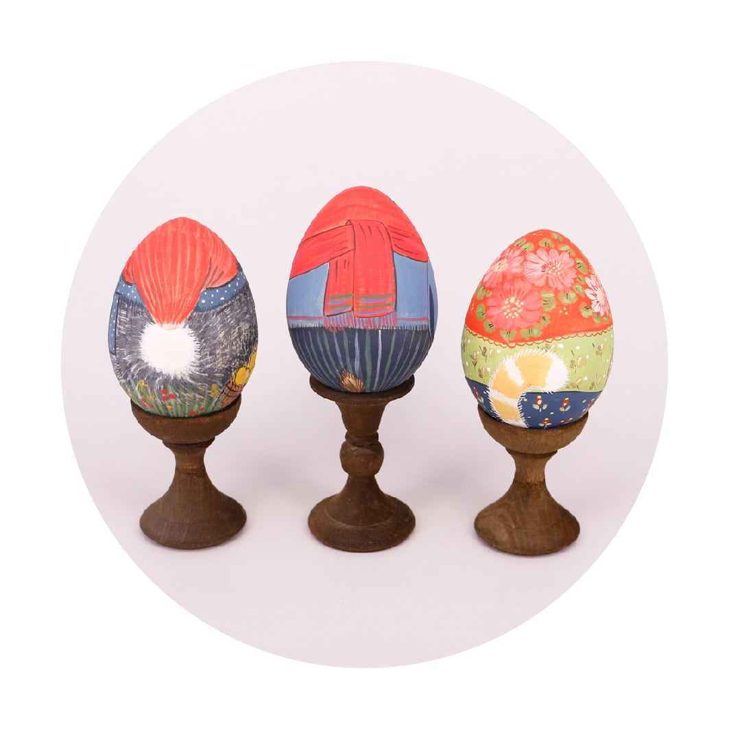 タチアナ・ボボバ作 木製たまご（台付き） | GINZA HAKKO 木の香