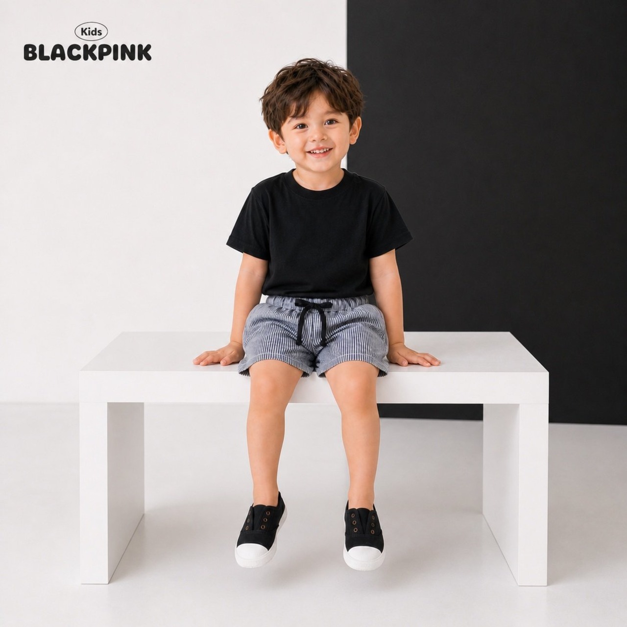 [BLACKPINK] Embossed Shorts (2XL) / [블랙핑크] 엠보ST반바지 (2XL)