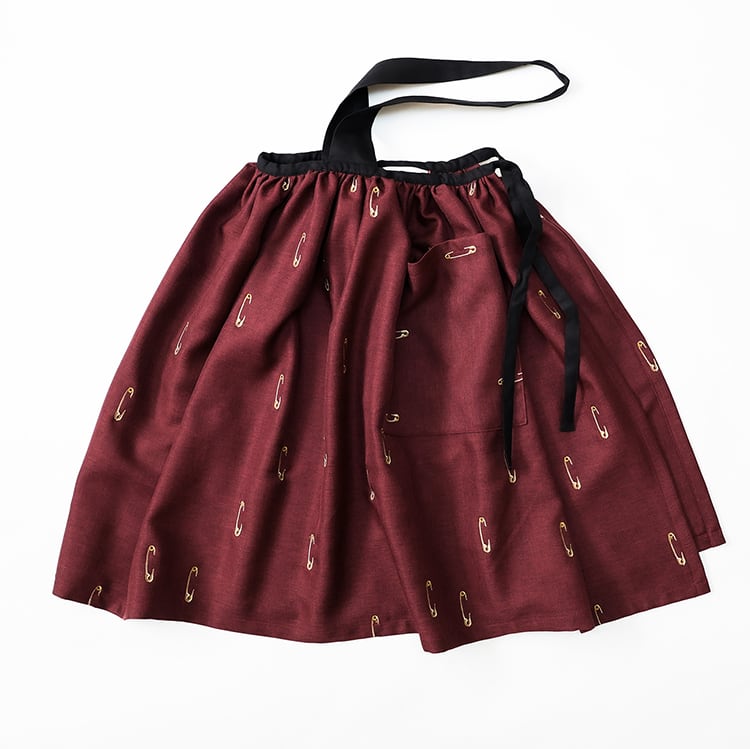 Safety pin embroidery apron skirts S(100-120) / Bordeaux