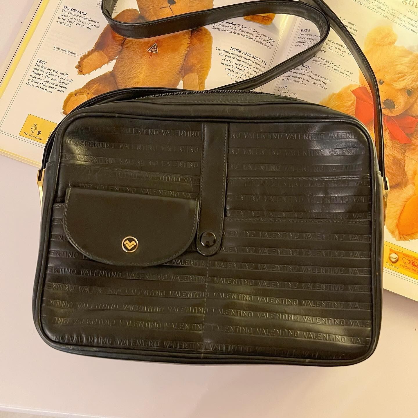 MARIO VALENTINO / square black shoulder bag